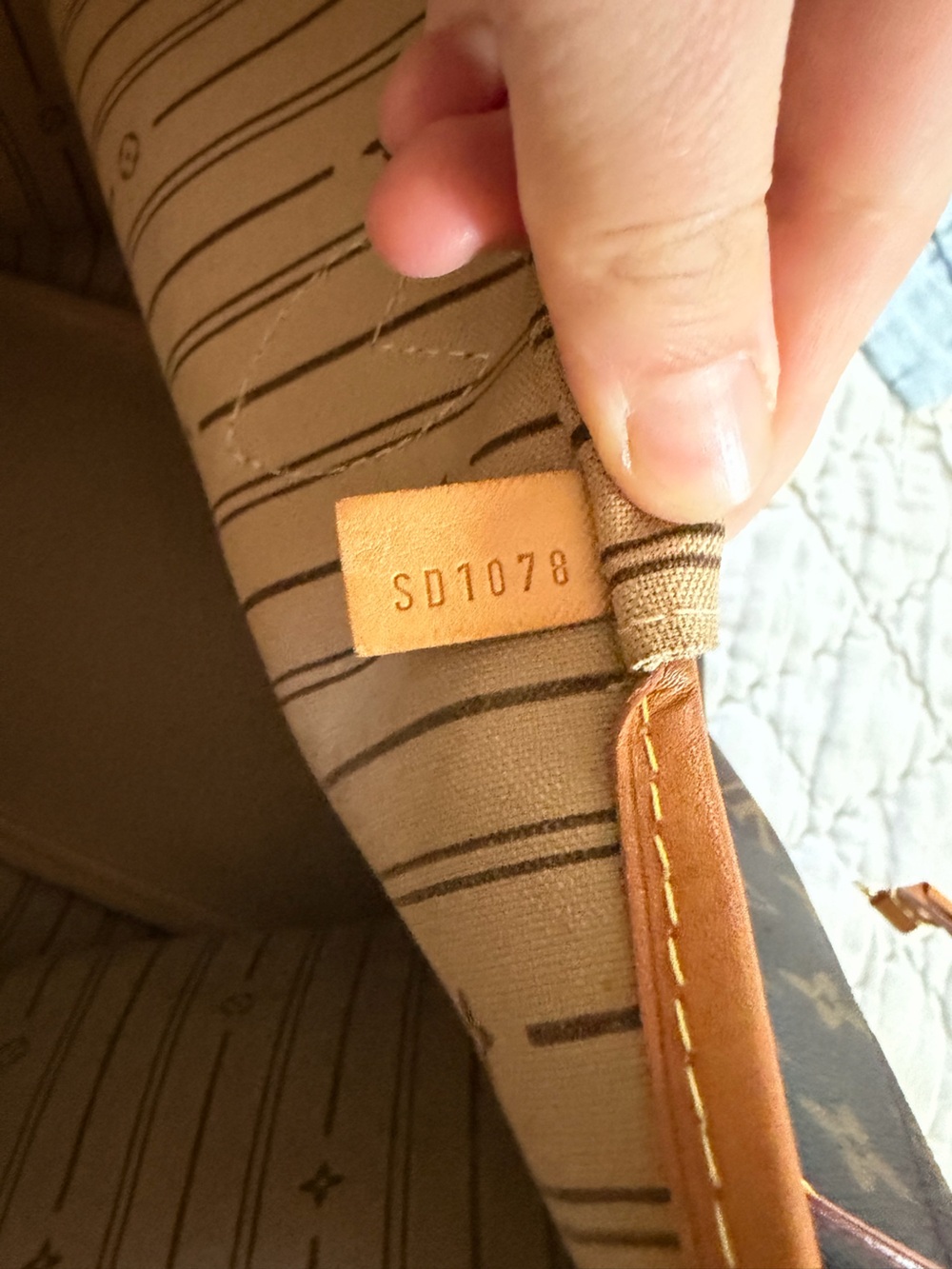 Louis Vuitton Monogram Neverfull Tote, MM - Picture 10 of 16